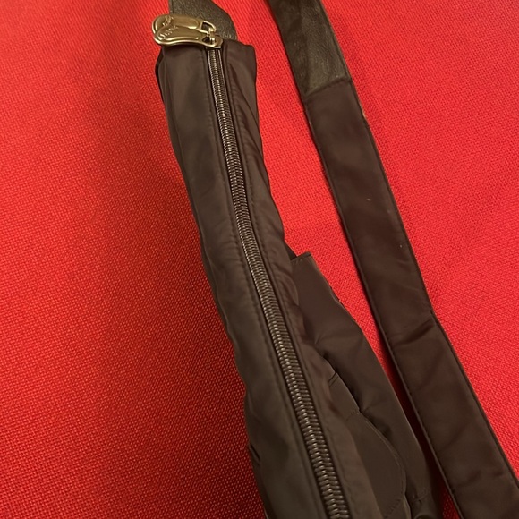 Healthy Back Bag, black, cross body bag. Lots of pockets inside and out. - Picture 8 of 11